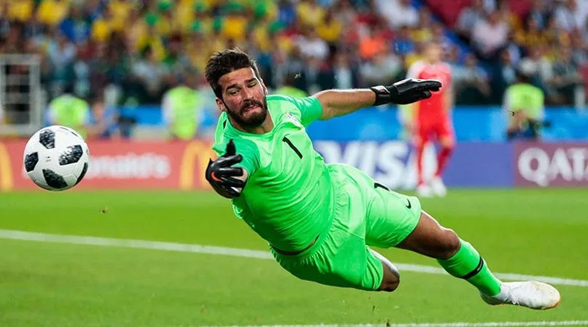 Alisson - Thủ môn của Liverpool và đội tuyển Brazil, được biết đến là thủ môn đắt giá nhất thế giới.