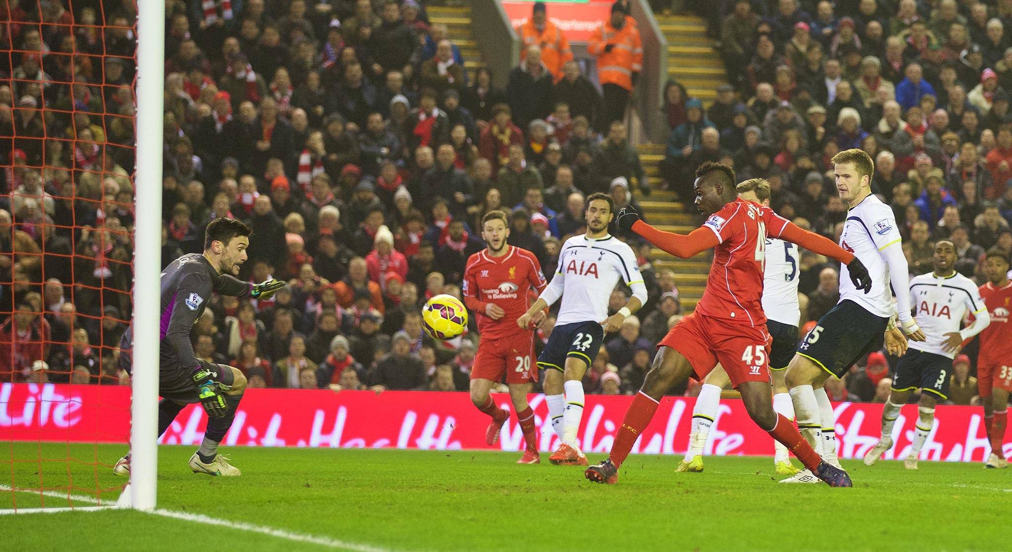 Balotelli ghi bàn đầu tiên cho Liverpool là vào lưới Tottenham trong trận thắng 3-2 năm 2015.