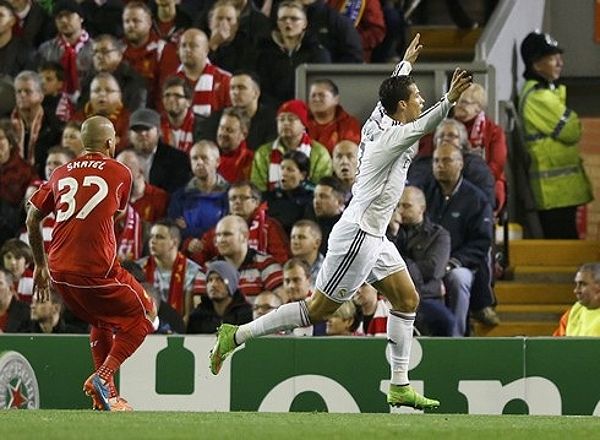 C.Ronaldo và các đồng đội vùi dập Liverpool ở mùa giải 2014/15.