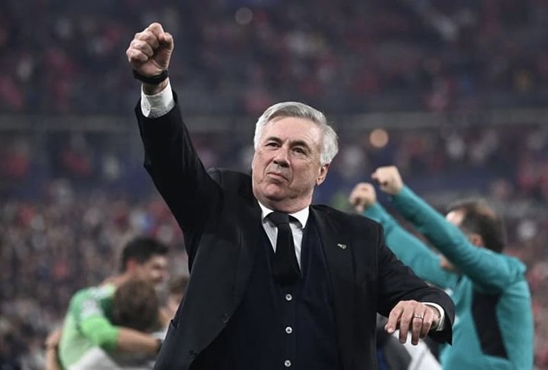 Carlo Ancelotti - 'Bố già' của bóng đá, nổi tiếng với khả năng quản lý cầu thủ và thành công tại nhiều CLB.