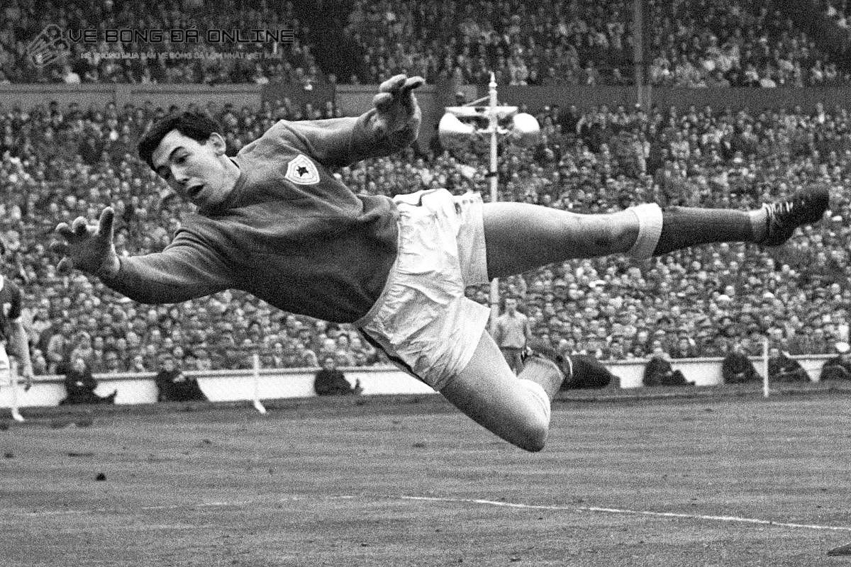 Gordon Banks, thủ môn huyền thoại của đội tuyển Anh, trong trang phục thi đấu.