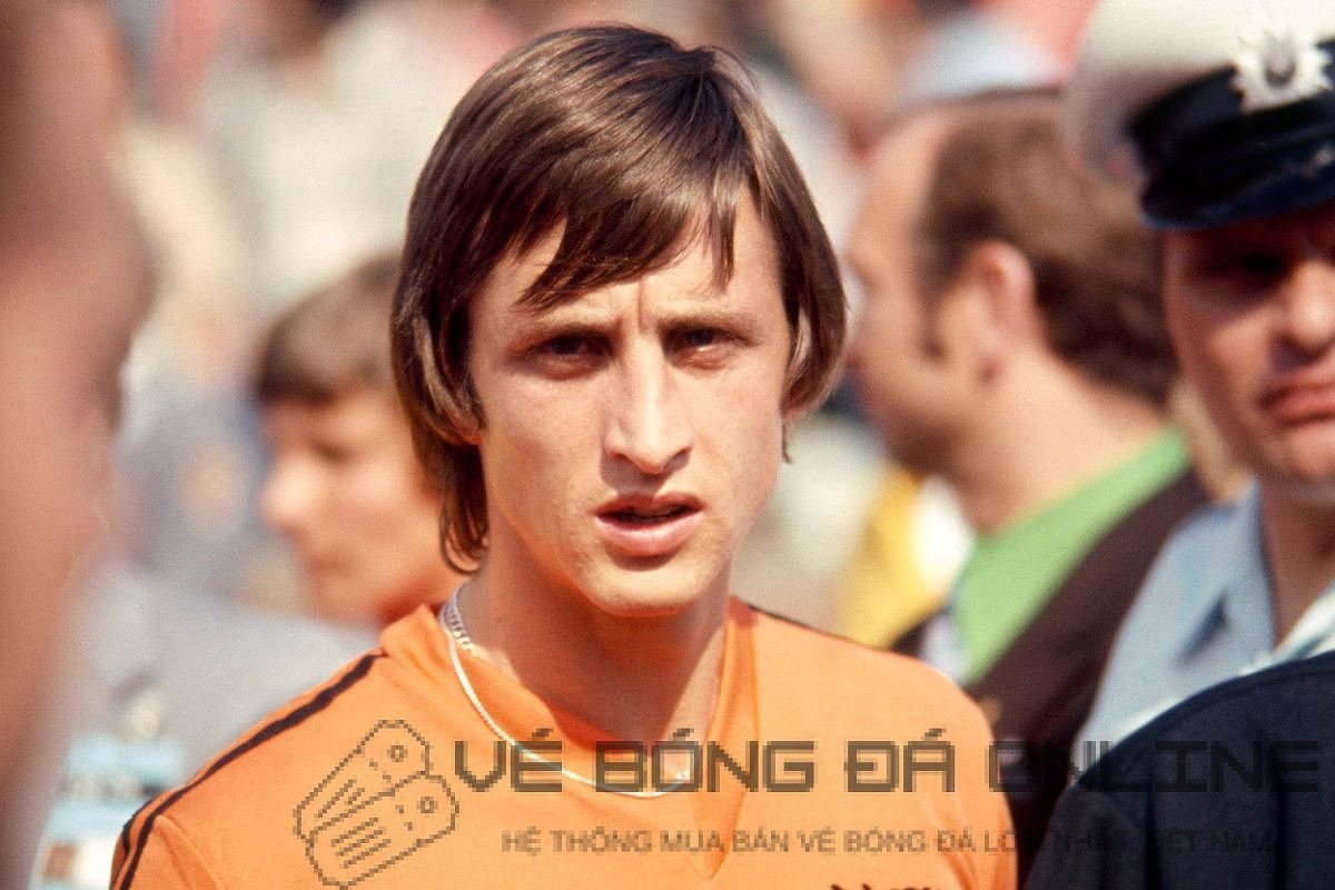 Johan Cruyff, một trong những người cha của bóng đá hiện đại, nổi tiếng với triết lý 'Total Football'