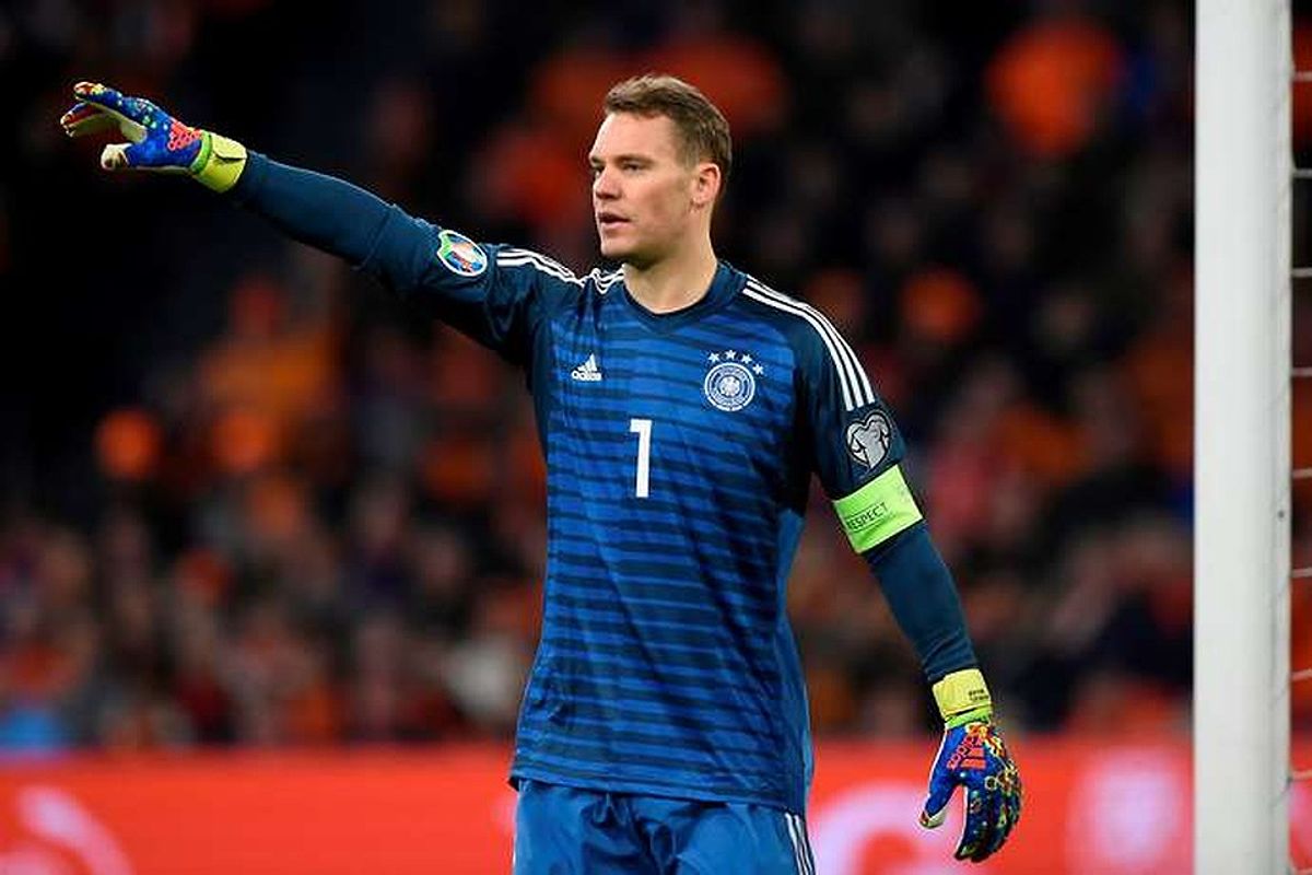 Manuel Neuer, thủ môn hiện đại đã định nghĩa lại vai trò của thủ môn, trong trang phục thi đấu.