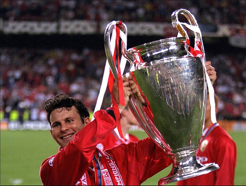 Ryan Giggs nâng cao chức vô địch Champions League.